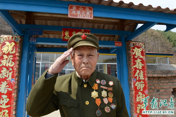 抗戰(zhàn)老兵周軍：“再留幾個槍眼也值得”