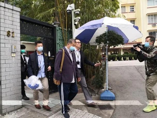 剛剛，黎智英被拘捕